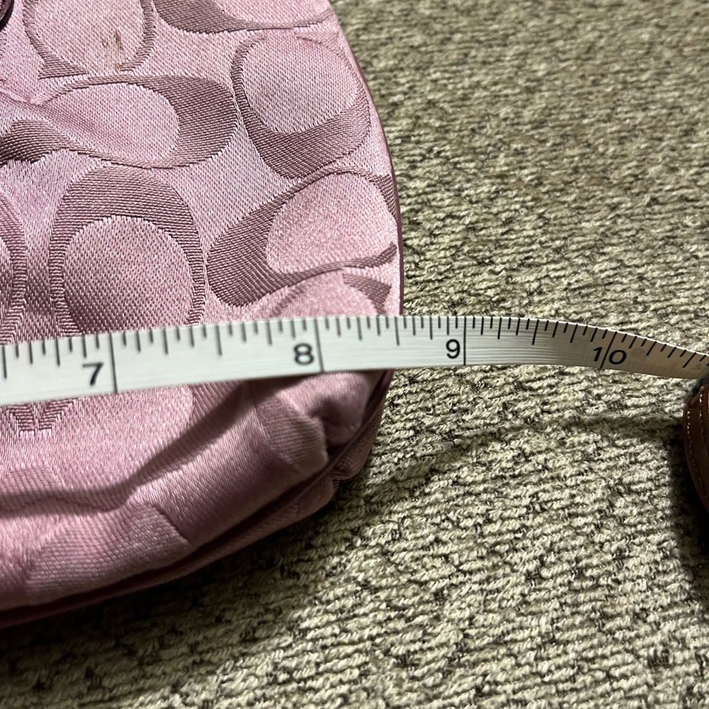 Coach wristlet. EUC. Pinkish/mauve color. Approximately 8.5 x 5.5 - Picture 6 of 7